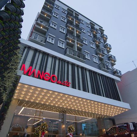 Mango Suites Cauayan Esterno foto
