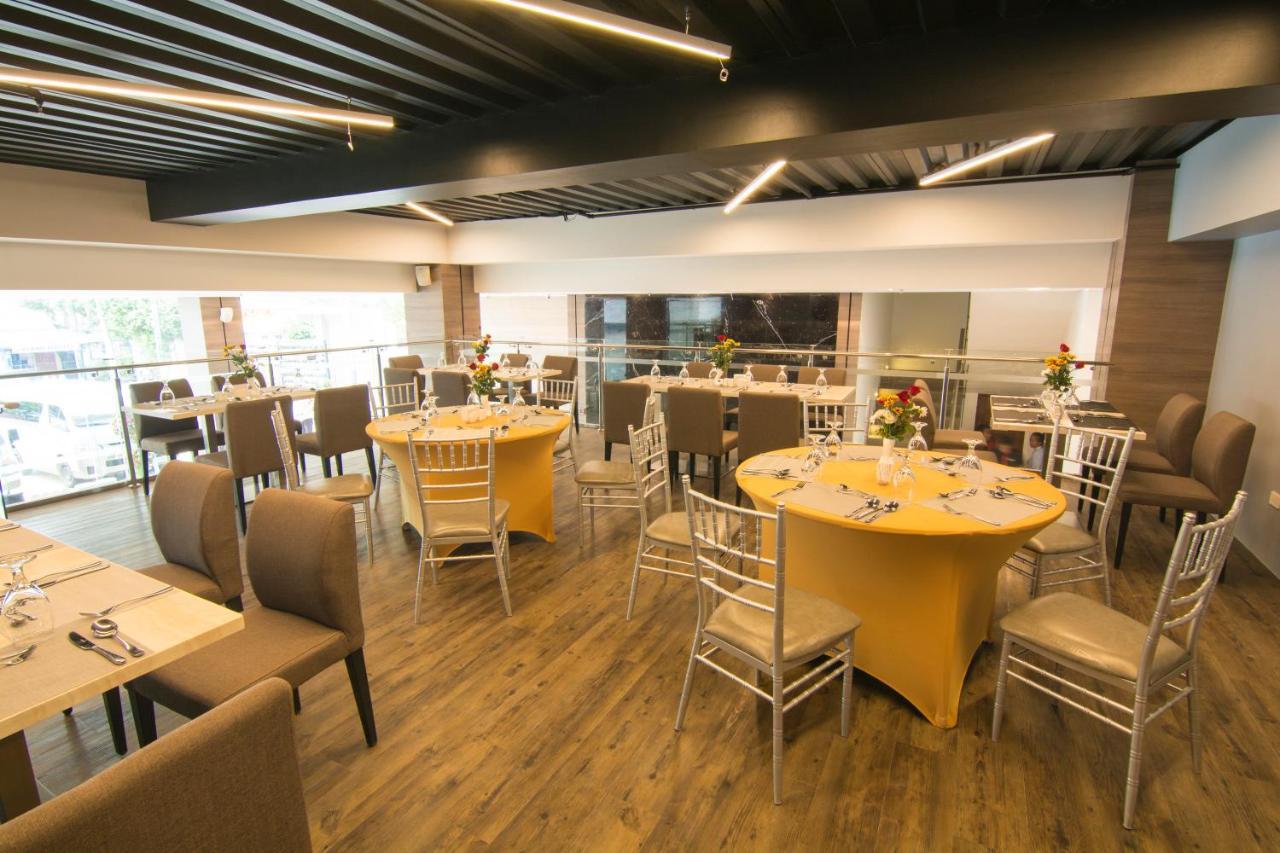 Mango Suites Cauayan Esterno foto