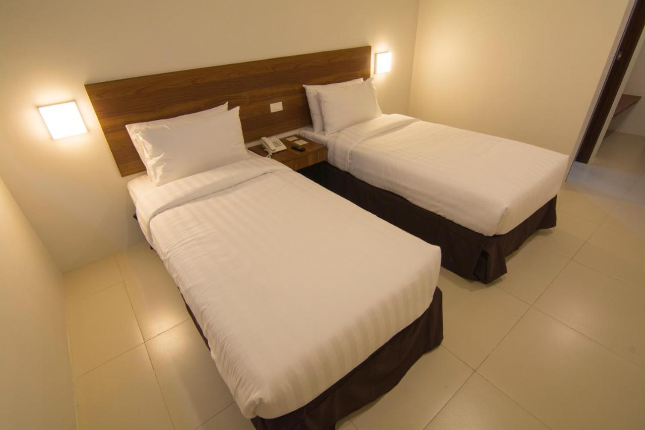 Mango Suites Cauayan Esterno foto