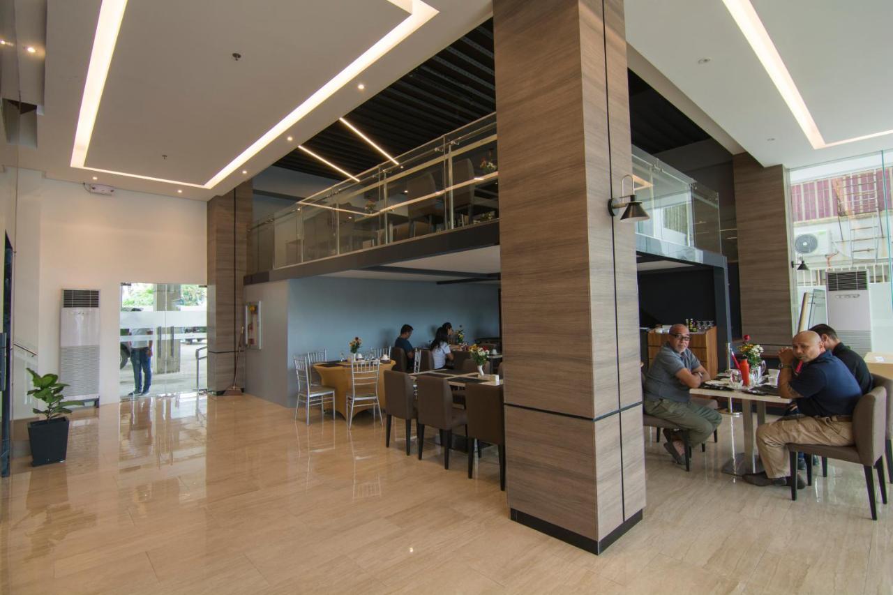 Mango Suites Cauayan Esterno foto