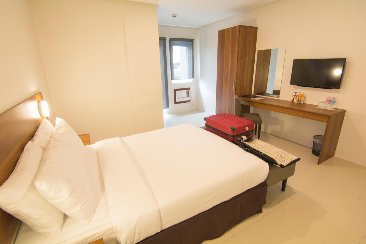 Mango Suites Cauayan Esterno foto