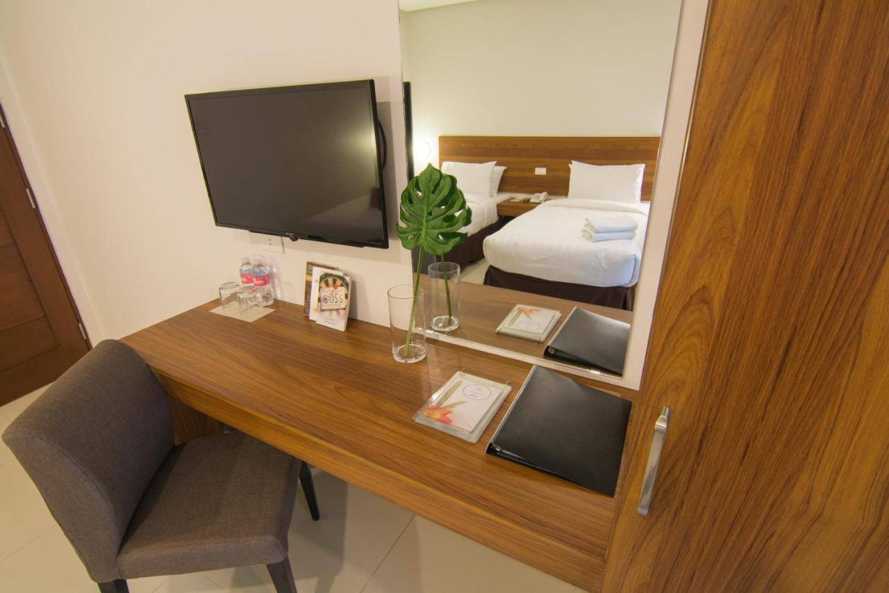 Mango Suites Cauayan Esterno foto