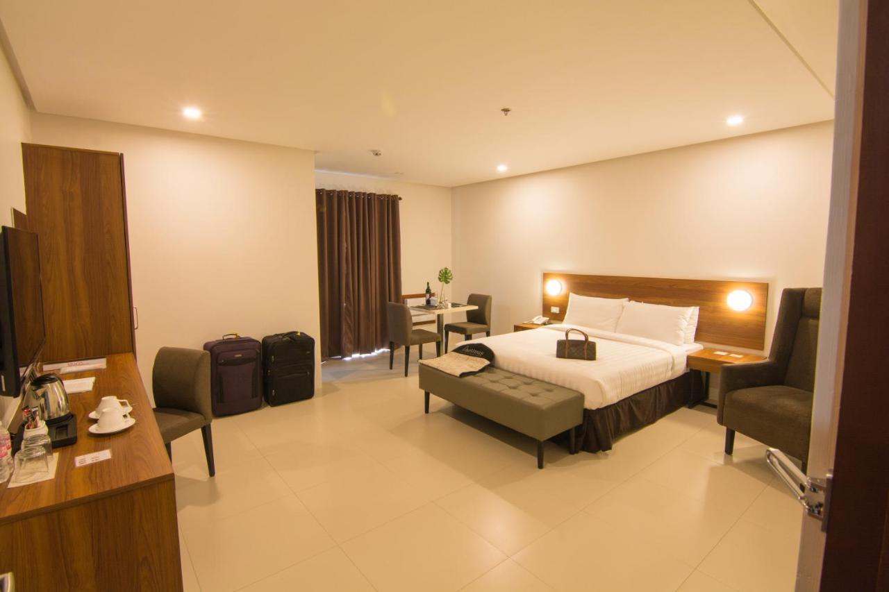 Mango Suites Cauayan Esterno foto
