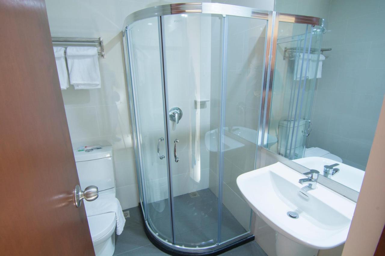 Mango Suites Cauayan Esterno foto