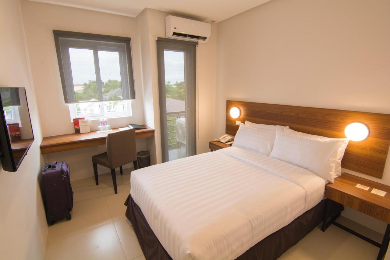 Mango Suites Cauayan Esterno foto